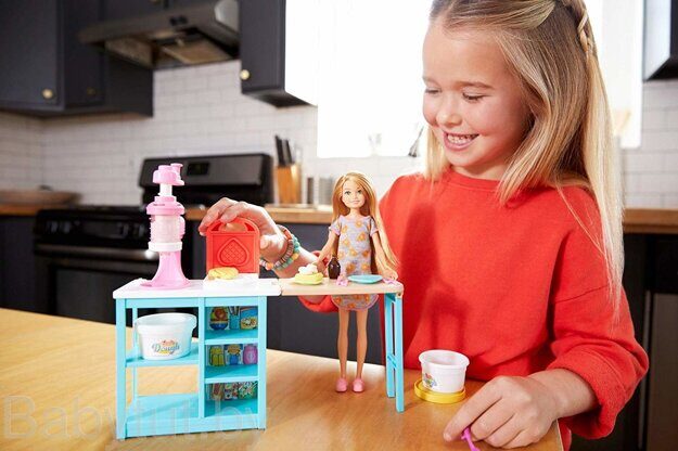 Кукла Barbie Завтрак со Стейси FRH74