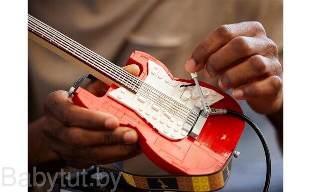 Конструктор LEGO Ideas Гитара Fender® Stratocaster™ 21329