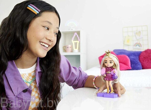 Кукла Barbie Экстра Minis в блестящем платье HJK67