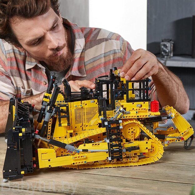 Конструктор LEGO Бульдозер Cat® D11 на пульте управления 42131