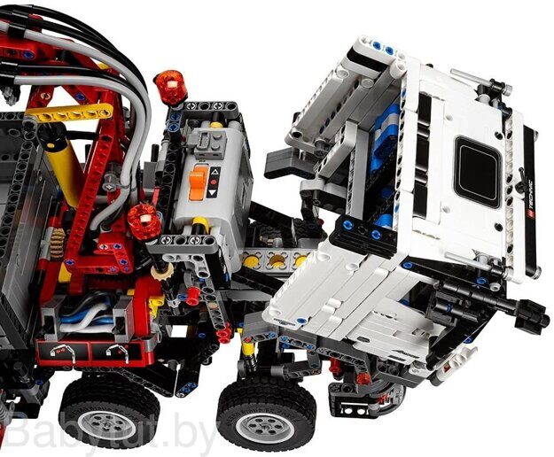 Конструктор LEGO Technic Mercedes-Benz Arocs 42043